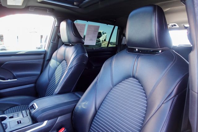 used 2021 Toyota Highlander car, priced at $31,500