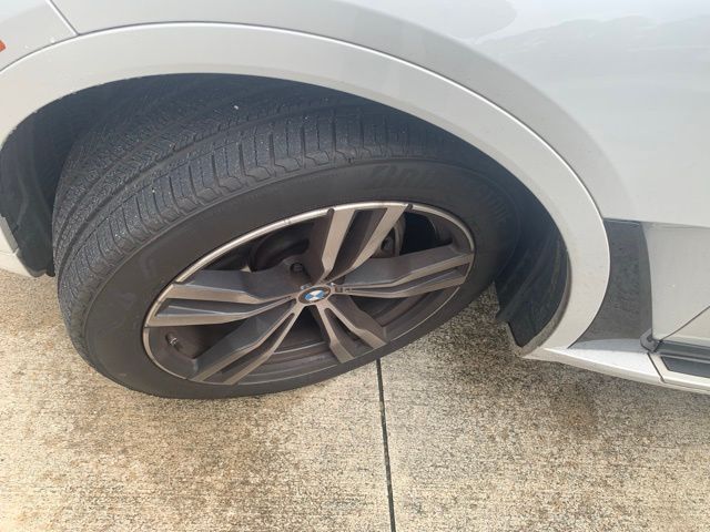 Used 2022 White BMW xDrive40i image 9