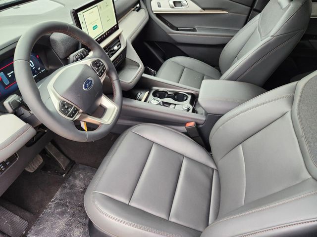 2025 Ford Explorer Active photo