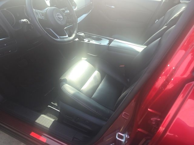 Used 2022 Red Nissan SL image 2