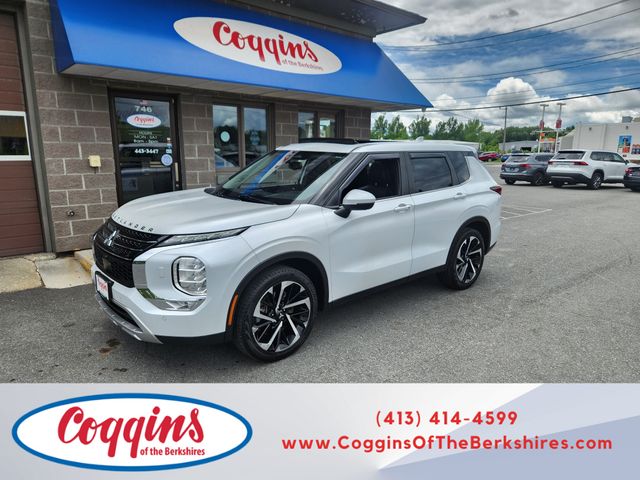 Pearl White 2023 Mitsubishi Outlander SUV / Crossover All-Wheel Drive Continuously Variable Transmission
