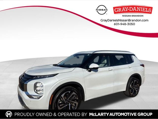 2023 Mitsubishi Outlander SEL's photo