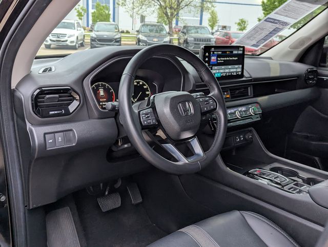 View vehicle photo 4