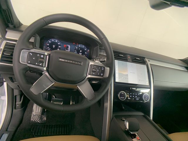 2025 Land Rover Discovery Dynamic SE 44