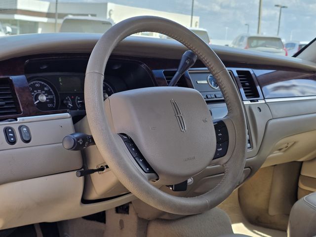 Used 2006 Lincoln Town Car Sedan