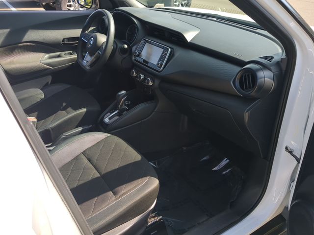 Used 2019 White Nissan S image 33