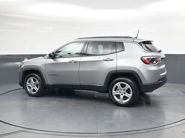 Used 2023 Silver Jeep Latitude image 6