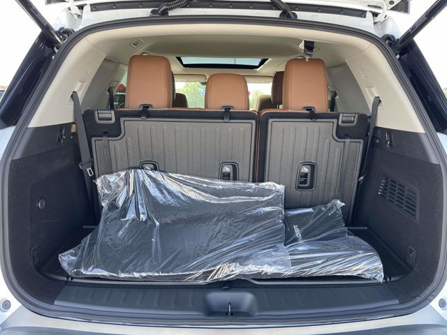 New 2026 White Nissan Platinum image 8