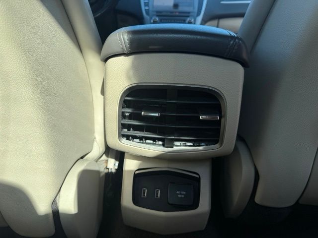 Used 2017 White Lincoln Reserve image 15