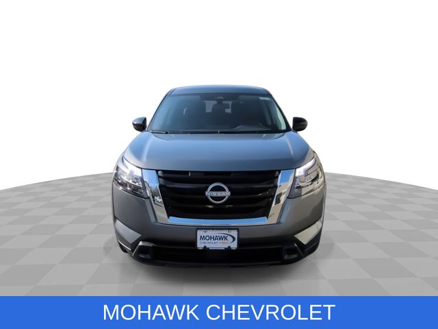 View vehicle photo 3