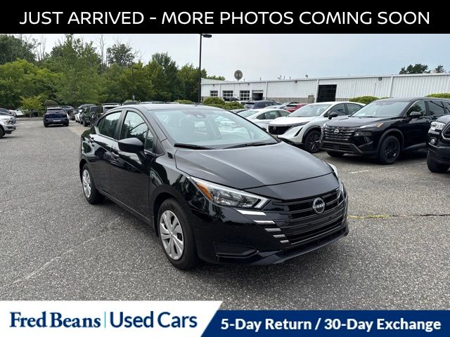 Super Black Metallic 2025 Nissan Versa Sedan Front-Wheel Drive Continuously Variable Transmission