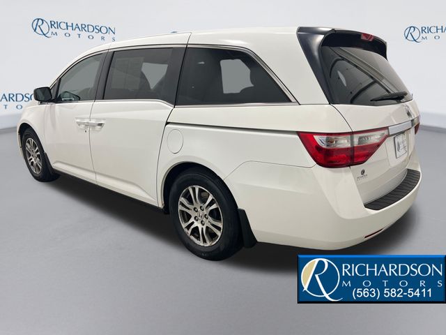 View vehicle photo 3