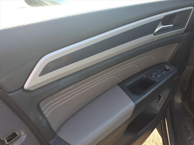 2023 Volkswagen Atlas Cross Sport - Image 8