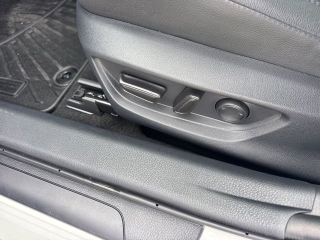 2025 Toyota Camry XSE - Photo 33