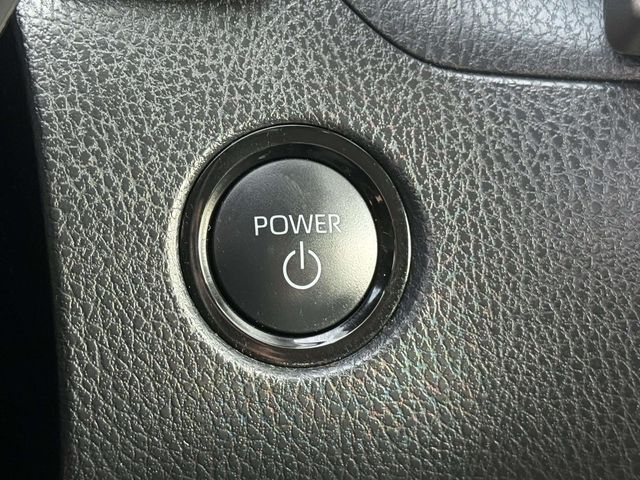 Used 2025  Toyota LE image 27