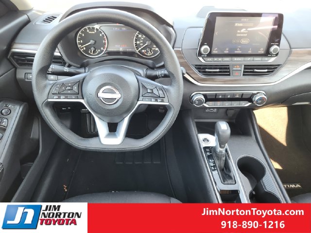 Used 2025 Nissan Altima Sedan