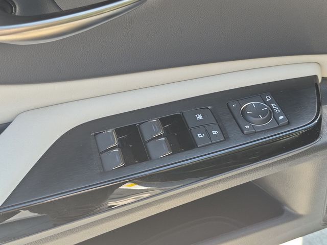 2025 Lexus ES - Image 16