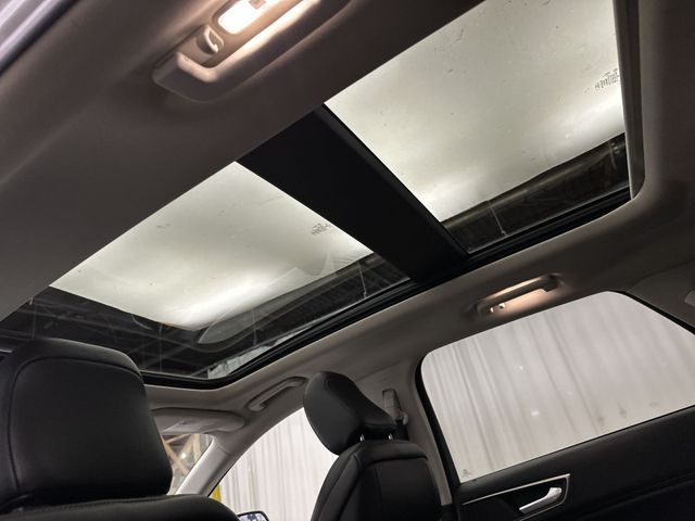 Used 2020 White Ford SEL image 19