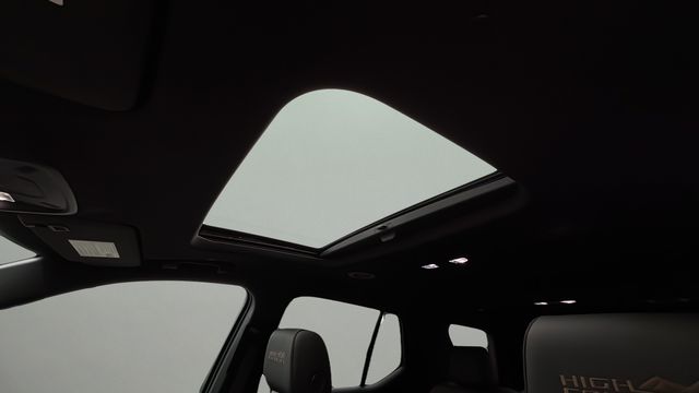 Used 2023 Black Chevrolet High Country image 19