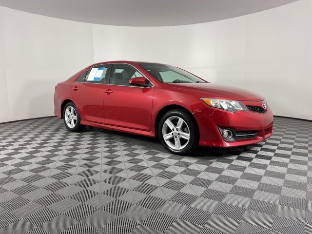 2014 Toyota Camry SE 2