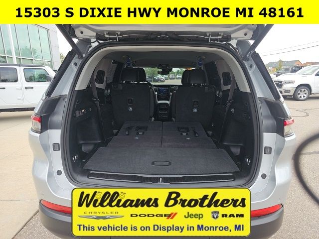 2024 Jeep Grand Cherokee L Limited - Silver Zynith exterior view 8