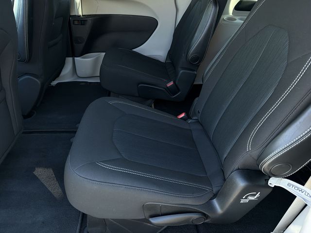 Used 2021 White Chrysler LX image 18