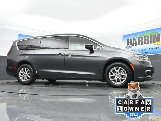 2023 Chrysler Pacifica Touring L photo