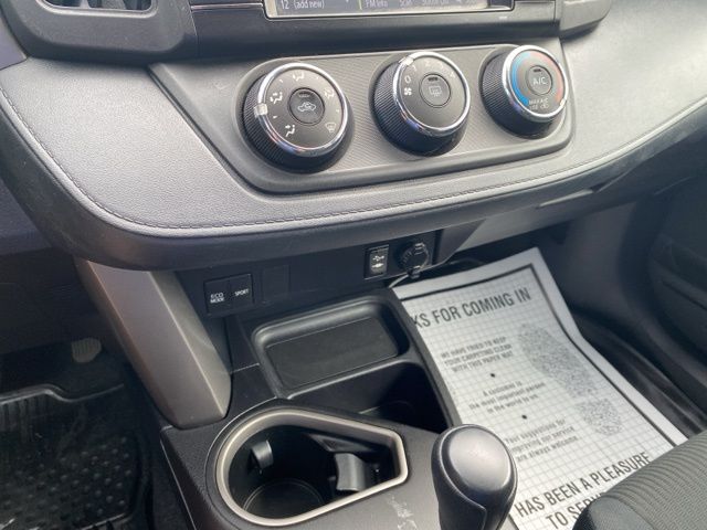 2017 Toyota RAV4 LE photo