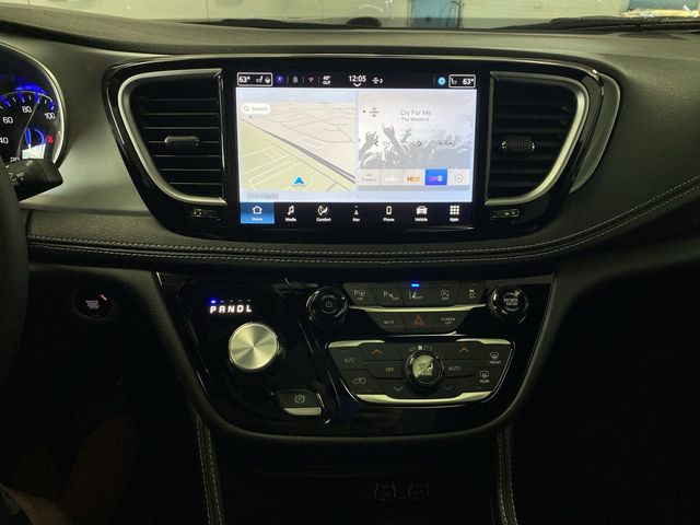 2025 Chrysler Pacifica Limited photo