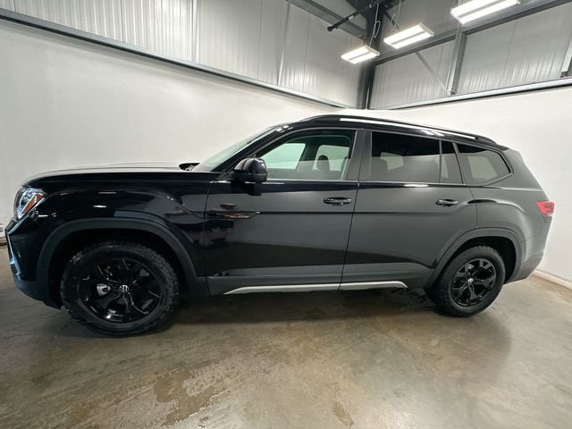 2025 Volkswagen Atlas 2.0T Peak Edition Black at Subaru and VW of Moon Township