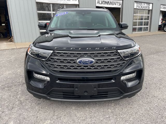 2023 Ford Explorer XLT - Agate Black Metallic exterior view 2