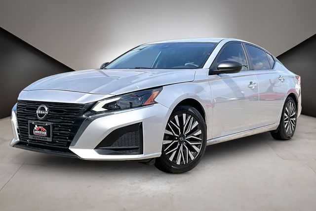 Brilliant Silver Metallic 2024 Nissan Altima 2.5 SV FWD Sedan Front-Wheel Drive Continuously Variable Transmission
