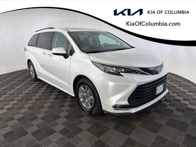 2024 Toyota Sienna XLE 7-Passenger FWD