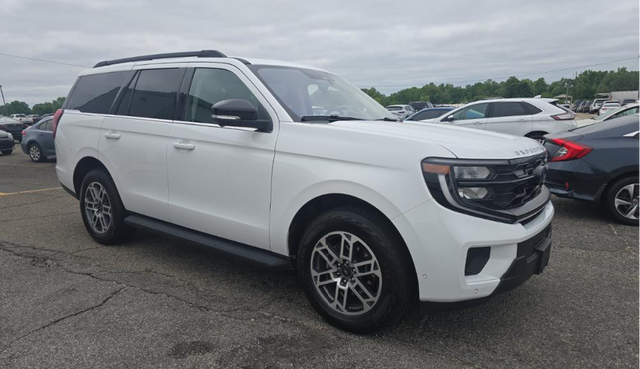 White 2025 Ford Expedition Active 4WD SUV / Crossover Four-Wheel Drive Automatic