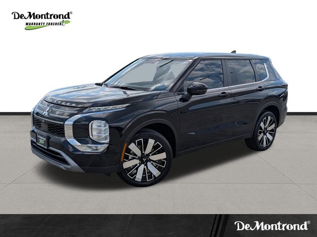 Black 2025 Mitsubishi Outlander SE FWD SUV / Crossover Front-Wheel Drive Continuously Variable Transmission