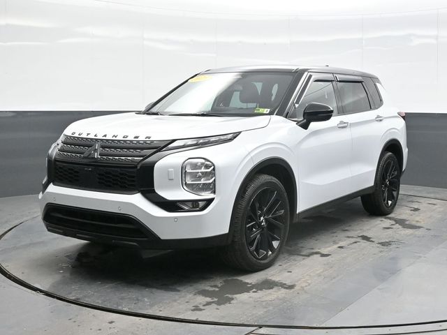 White 2023 Mitsubishi Outlander SUV / Crossover Continuously Variable Transmission