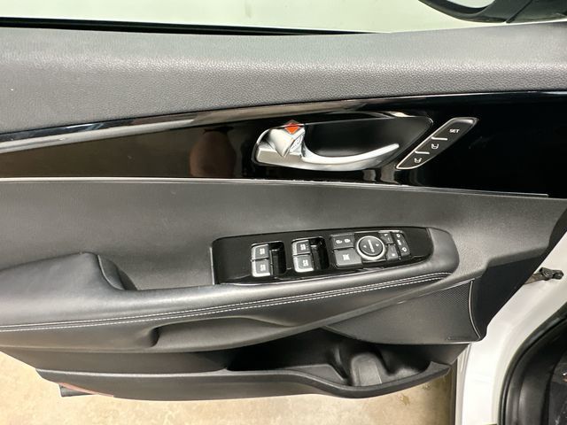 2018 Kia Sorento SX Limited White at Sutliff Volkswagen