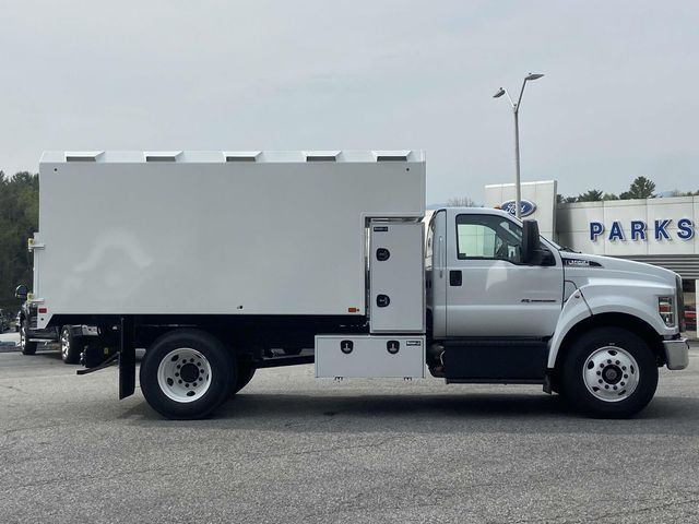 2025 Ford F-650SD Base 10