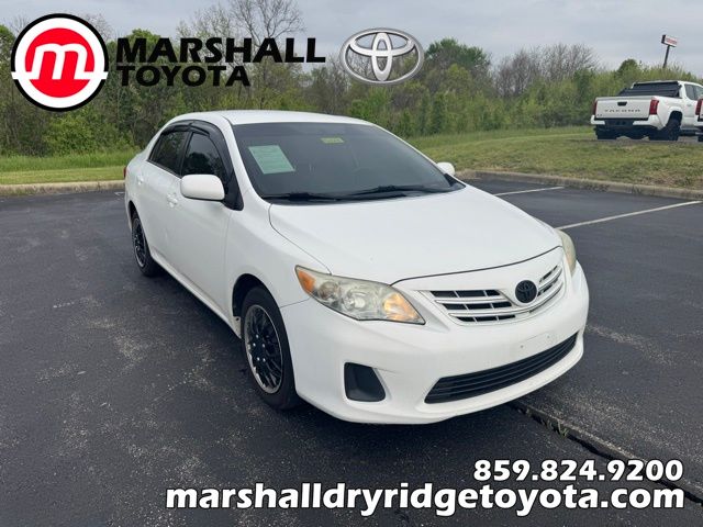 Super White 2013 Toyota Corolla LE Sedan Front-Wheel Drive 4-Speed Automatic