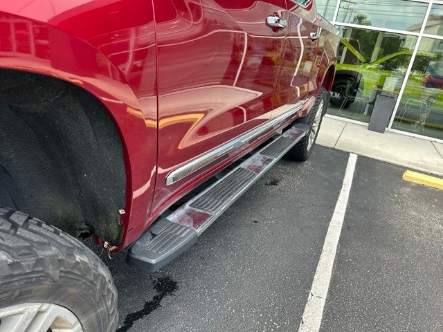 Used 2022  Chevrolet High Country image 3