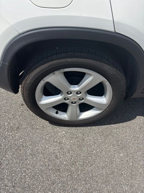 Used 2015 White Chevrolet LTZ image 20