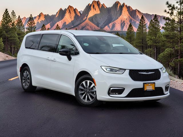 Bright White Clearcoat 2024 Chrysler Pacifica Hybrid Minivan Front-Wheel Drive Continuously Variable Transmission