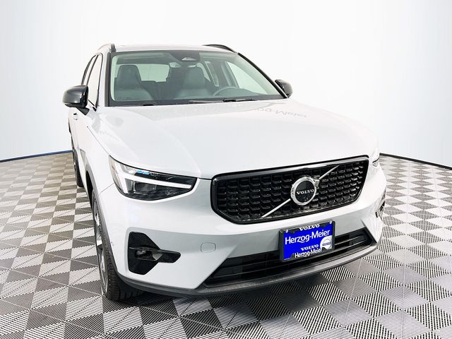Gray Metallic 2026 Volvo XC40 B5 Plus AWD SUV / Crossover All-Wheel Drive Automatic