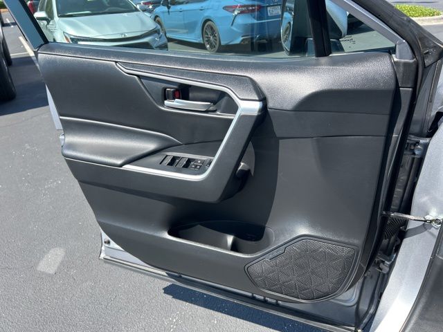2023 Toyota RAV4 XLE - Photo 31