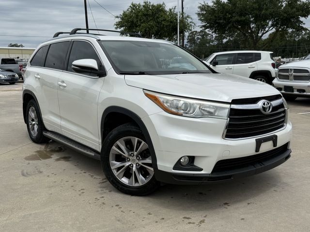 2015 Toyota Highlander XLE V6 White at Community Honda