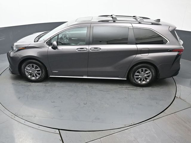 2021 Toyota Sienna XLE 33