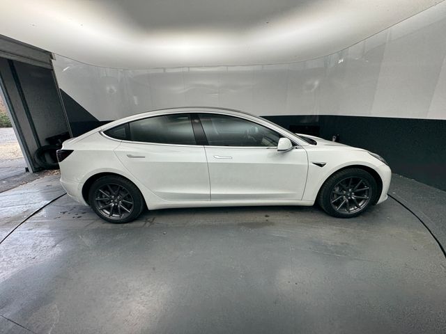 2019 Tesla Model 3 Mid Range 9