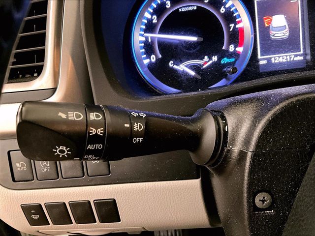 2019 Toyota Highlander XLE White at Subaru and VW of Moon Township