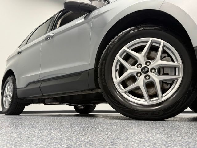 Used 2024 Silver Ford SEL image 2