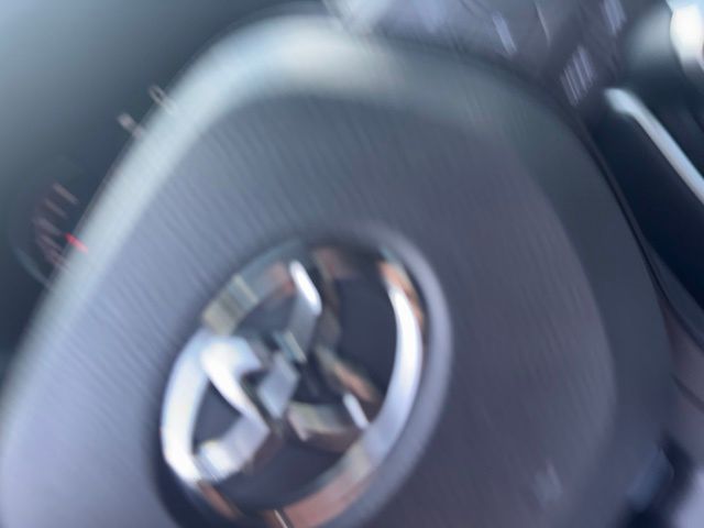 2025 Toyota RAV4 XLE - Photo 13